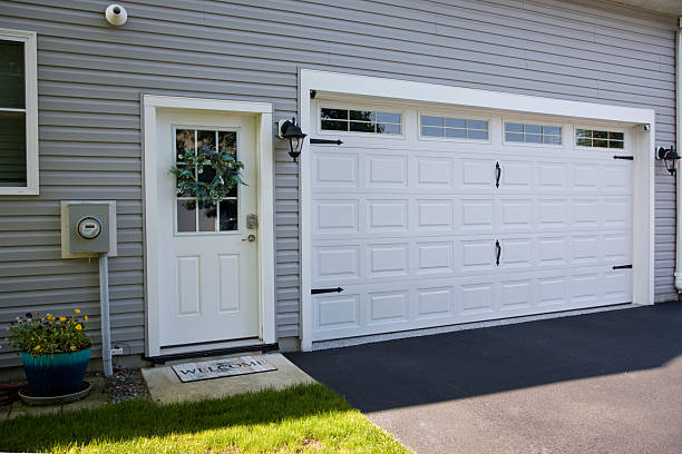 24/7 Emergency Garage Door Panel Replacement experts in Kent City, MI